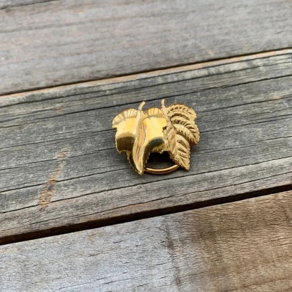 Vintage Scarf Loop Clip Gold Brass Tone Leaf Design West Germany - Picture 1 of 6
